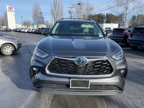 Used 2023 Toyota Highlander Limited image 2