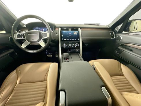 Used 2024 Land Rover Discovery Dynamic SE AWD/4WD image 15