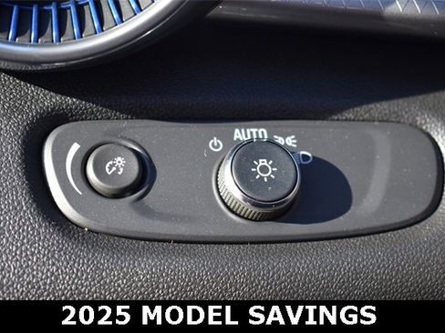 New 2025 Chevrolet Trax LT w/ Sunroof Package image 22