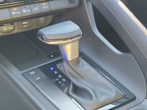 Used 2025 Hyundai Elantra Sport image 25