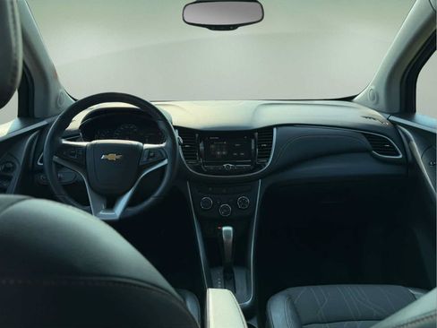Used 2020 Chevrolet Trax LT w/ Sun & Sound Package FWD image 16