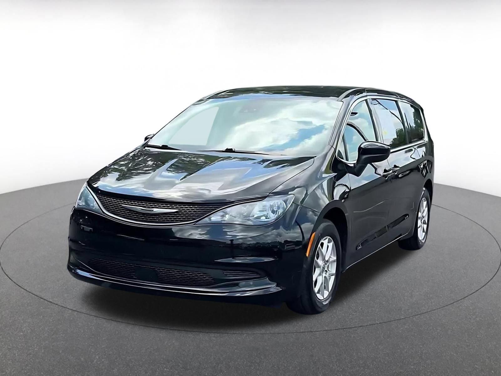 Used 2024 Chrysler Voyager LX FWD image 6