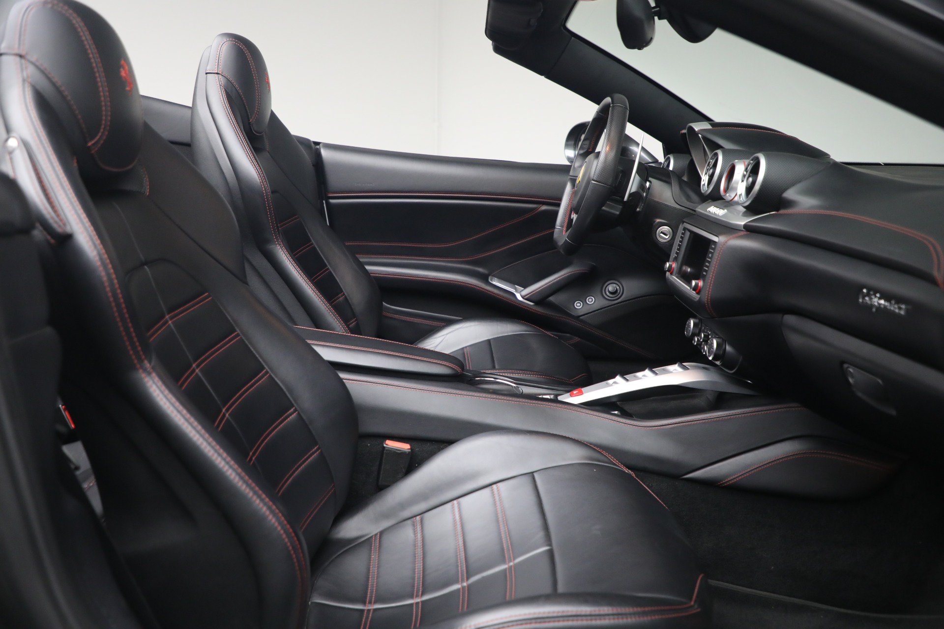 Certified 2015 Ferrari California T RWD image 19