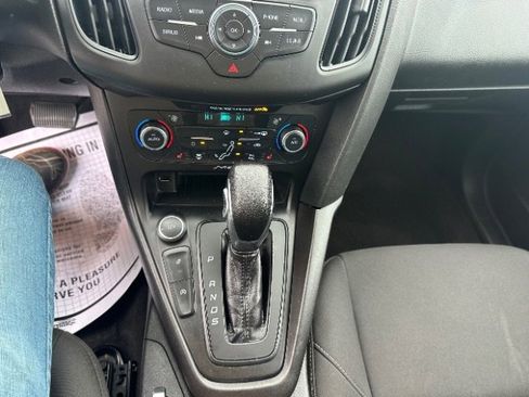 Used 2017 Ford Focus SE image 25