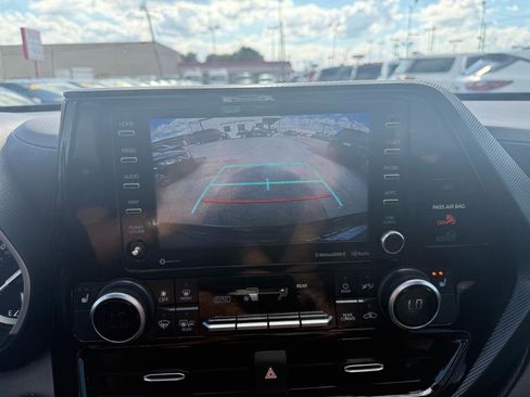 Used 2021 Toyota Highlander XSE FWD image 25
