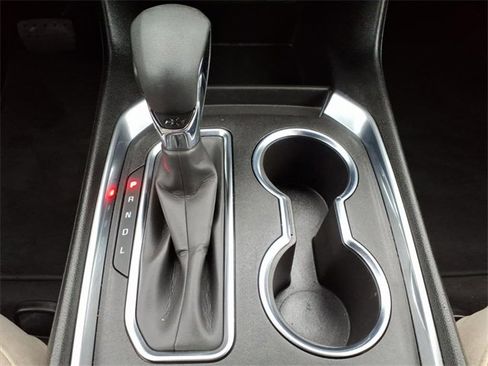 Used 2022 Chevrolet Traverse LS image 19