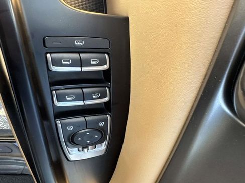 Used 2024 Kia Carnival LX image 8