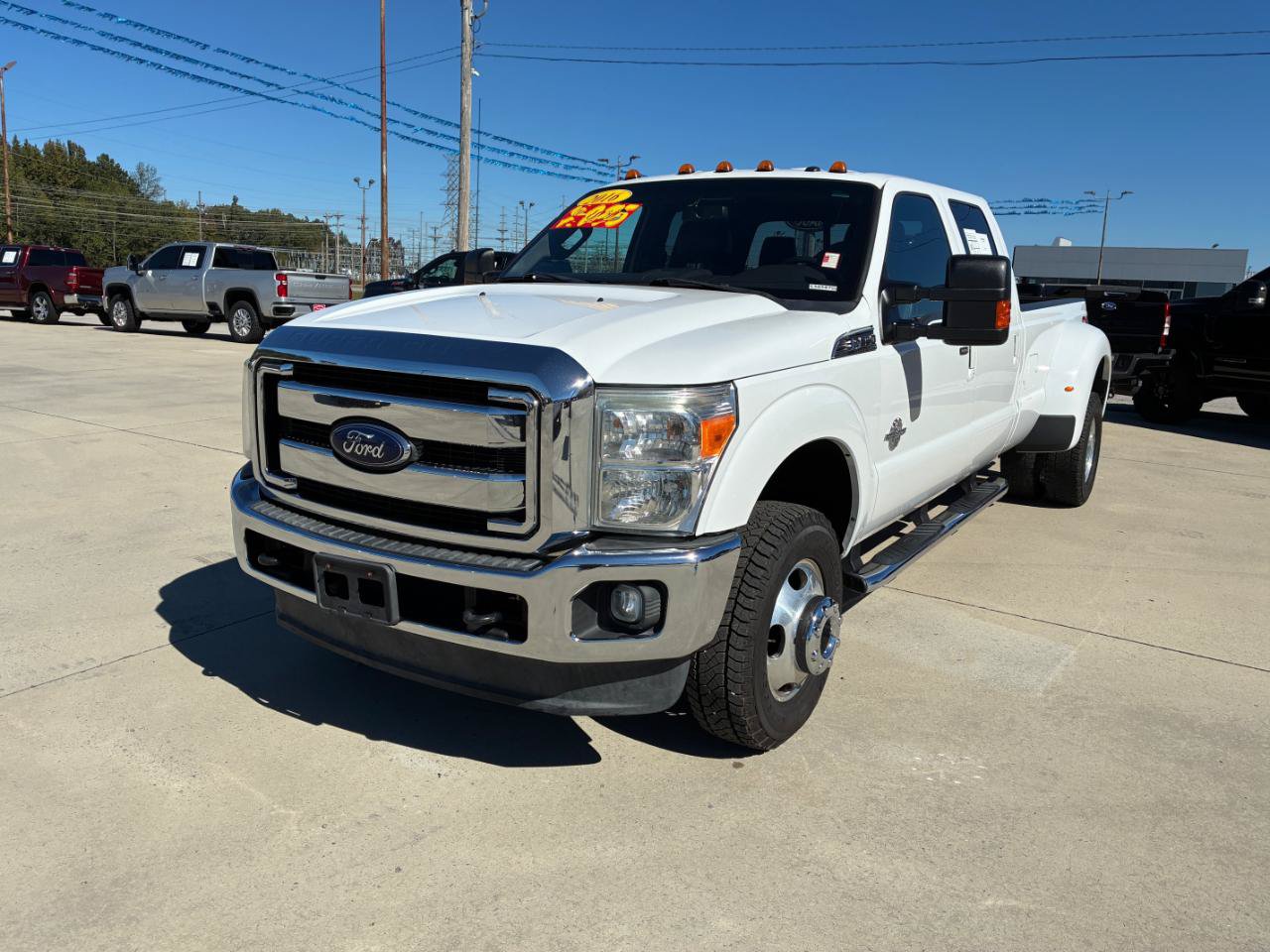 Used 2016 Ford F350 Lariat w/ Lariat Interior Package AWD/4WD image 2