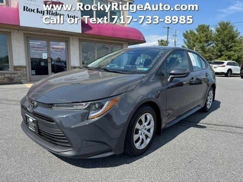 Used 2025 Toyota Corolla LE FWD image 3