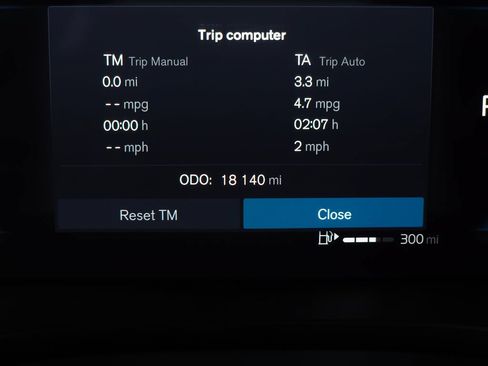 Certified 2025 Volvo XC60 B5 Plus AWD/4WD image 23