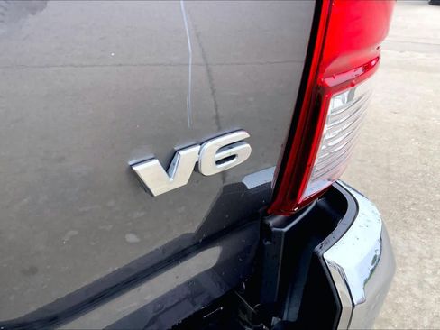 Used 2019 Toyota Tacoma SR5 image 9