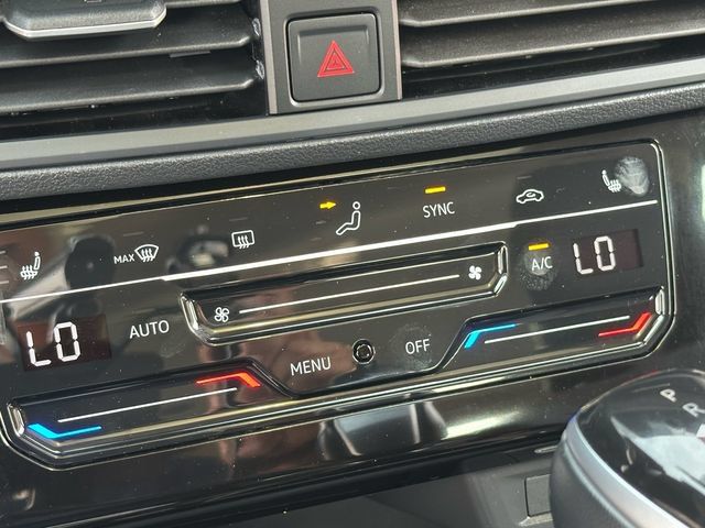 Used 2025 Volkswagen Jetta SE FWD image 18