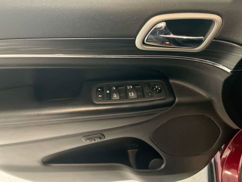 Used 2022 Jeep Grand Cherokee Limited image 13