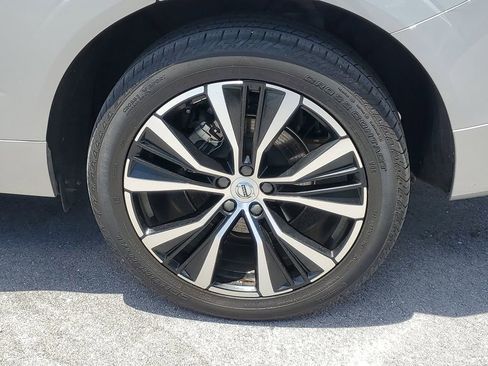 Certified 2023 Volvo XC60 B5 Plus image 9