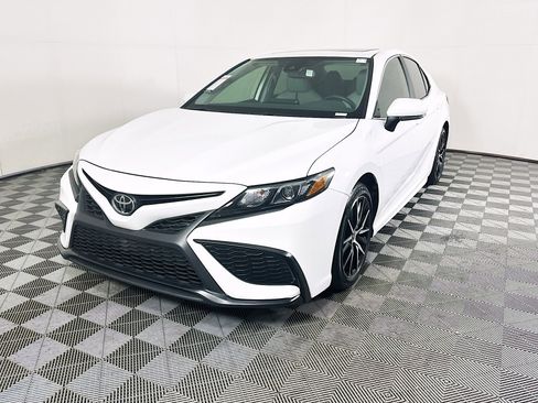 Used 2024 Toyota Camry SE w/ Cold Weather Package FWD image 7