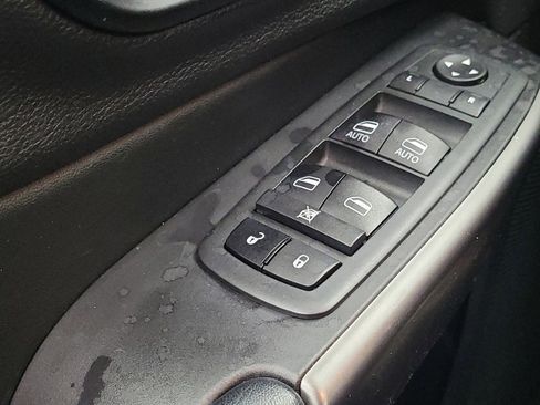 Used 2020 Jeep Cherokee Latitude AWD/4WD image 27