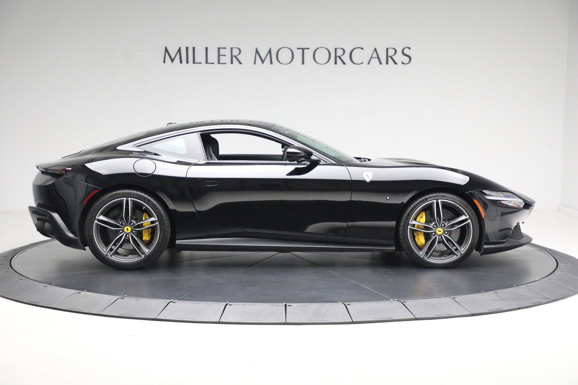 Certified 2021 Ferrari Roma RWD image 9