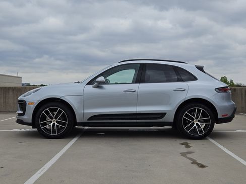 Certified 2025 Porsche Macan image 2