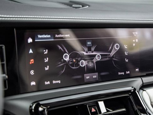 Certified 2025 Porsche Panamera image 24