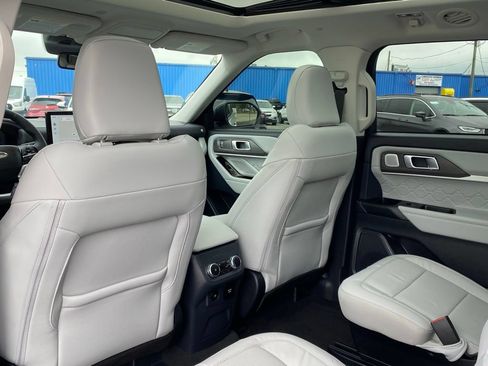 Used 2025 Ford Explorer Platinum w/ LUX Leather Package AWD/4WD image 19