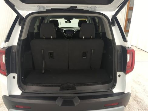 Used 2023 GMC Acadia SLE w/ Driver Convenience Package image 9