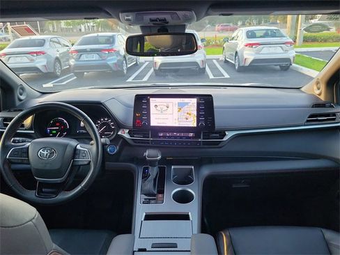 Used 2023 Toyota Sienna XSE image 13