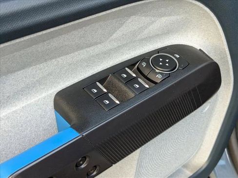 Used 2025 Ford Maverick XLT w/ XLT Luxury Package image 12