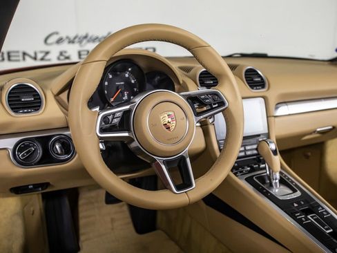 Used 2017 Porsche 718 Boxster RWD image 25