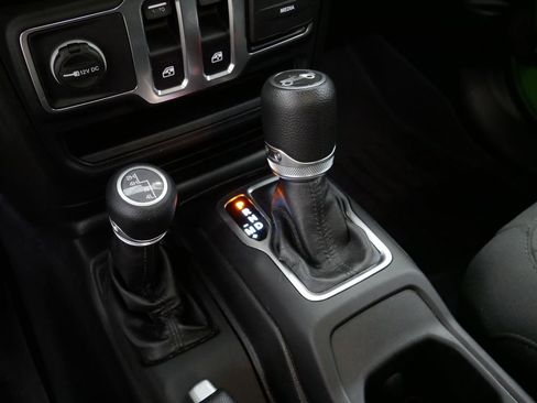 Certified 2019 Jeep Wrangler Sport image 26