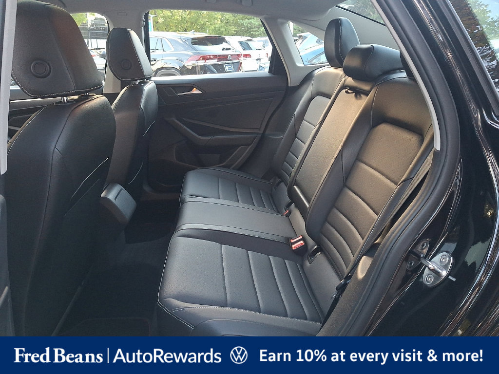 Certified 2022 Volkswagen Jetta SE w/ Panoramic Sunroof Package FWD image 14