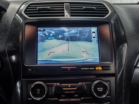 Used 2016 Ford Explorer XLT w/ Equipment Group 202A FWD image 21