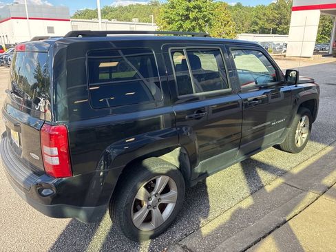 Used 2015 Jeep Patriot Latitude AWD/4WD image 3