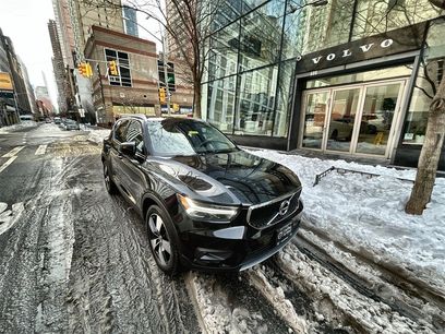 Certified 2021 Volvo XC40 T5 Momentum w/ Premium Package