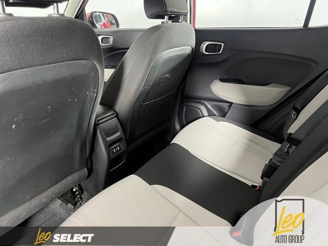 Used 2025 Hyundai Venue SEL FWD image 15