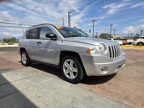 Used 2007 Jeep Compass Sport FWD image 4
