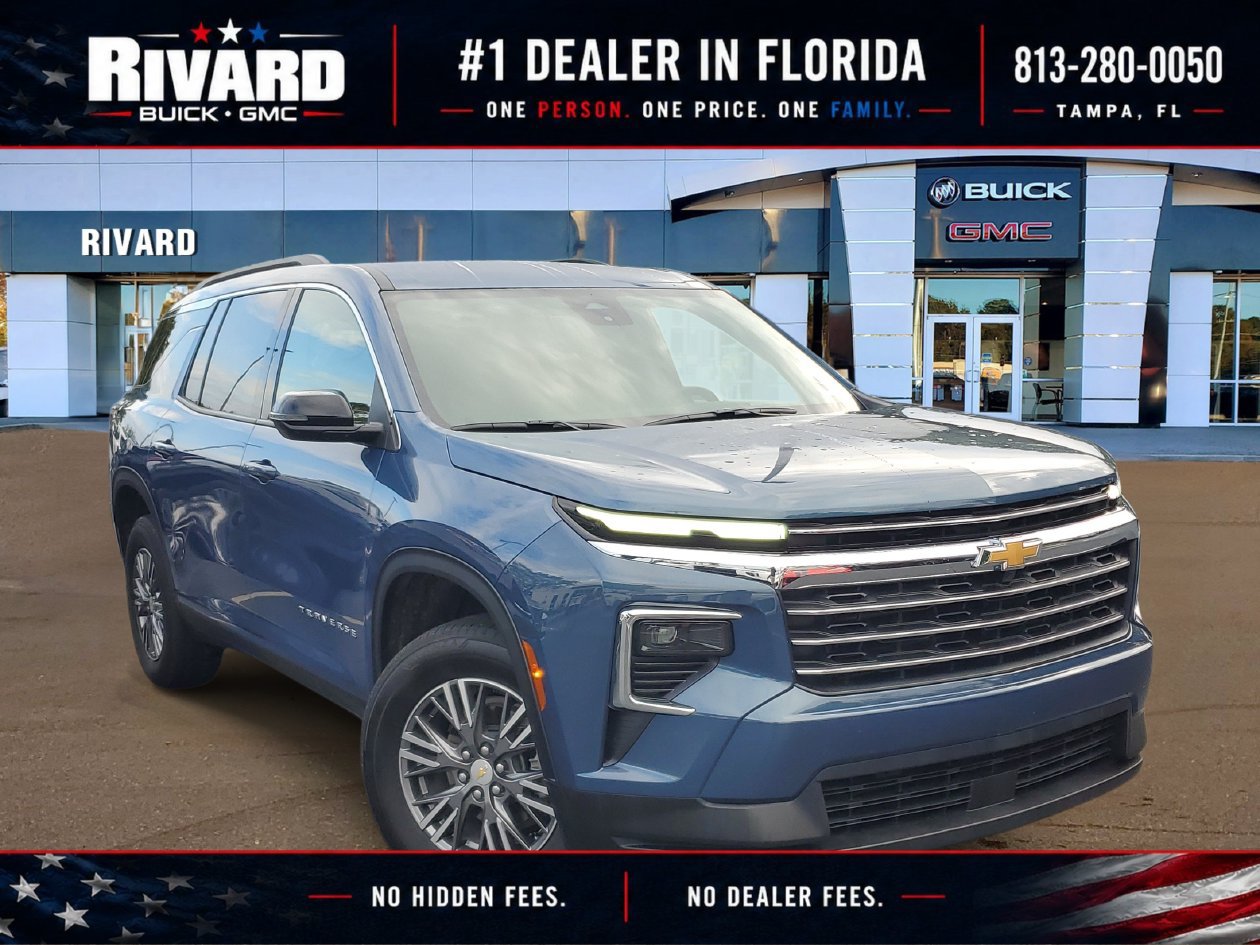 Used 2026 Chevrolet Traverse LT FWD image 1