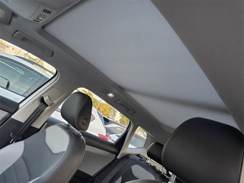 Used 2022 Volkswagen Taos SEL w/ Panoramic Sunroof Package image 27