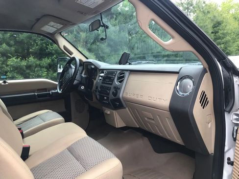 Used 2016 Ford F550 2WD Regular Cab Super Duty image 49