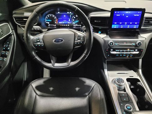 Used 2020 Ford Explorer XLT w/ Equipment Group 202A AWD/4WD image 22