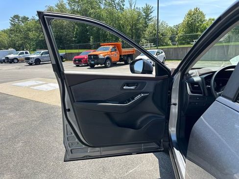 Used 2023 Nissan Rogue SV image 21