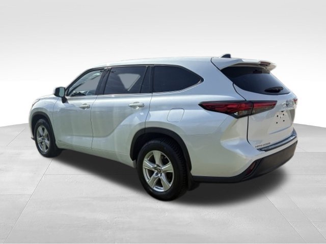 Used 2022 Toyota Highlander LE AWD/4WD image 2