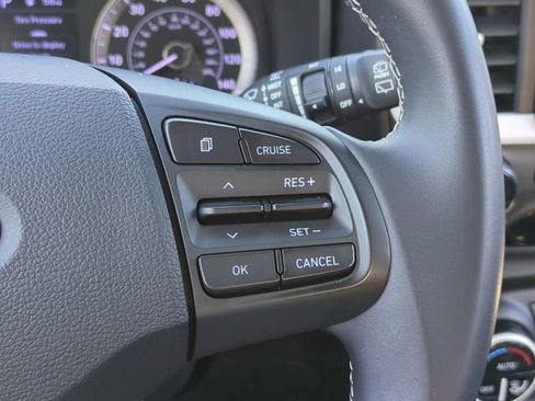 Certified 2022 Hyundai Venue Limited FWD image 24