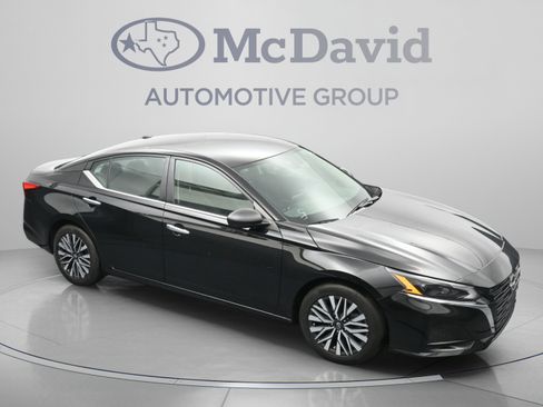 Used 2024 Nissan Altima 2.5 SV FWD image 34