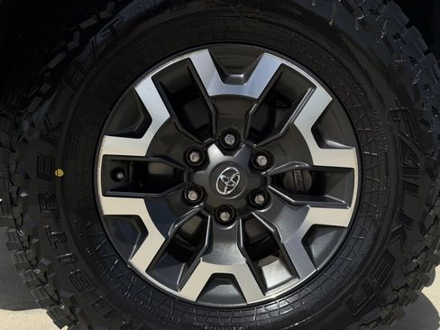 Used 2023 Toyota Tacoma TRD Off-Road AWD/4WD image 9