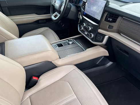 Used 2024 Ford Expedition Limited image 20