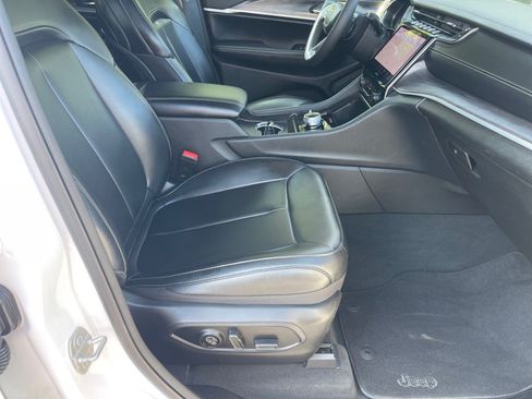 Used 2024 Jeep Grand Cherokee Limited AWD/4WD image 19
