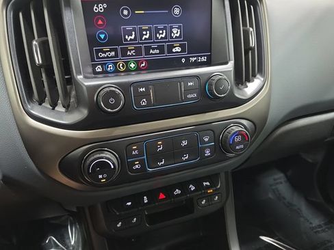 Used 2022 Chevrolet Colorado Z71 AWD/4WD image 24