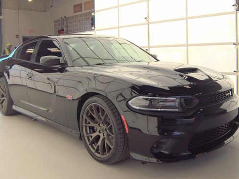 Used 2019 Dodge Charger Scat Pack RWD image 2