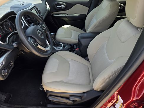 Used 2016 Jeep Cherokee Sport FWD image 20