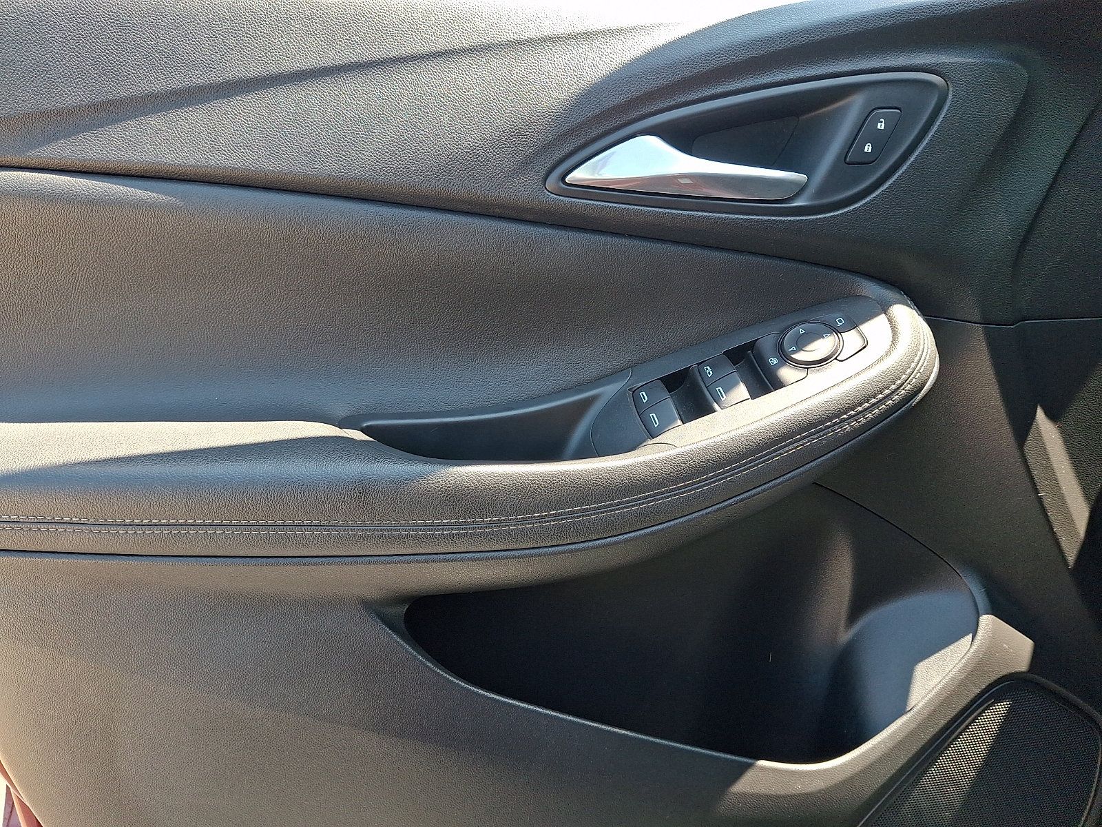 Used 2020 Buick Encore GX Preferred w/ Cold Weather Comfort Package FWD image 12